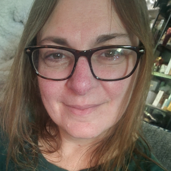 Meet your Posher, Sandra - Picture 2 of 2